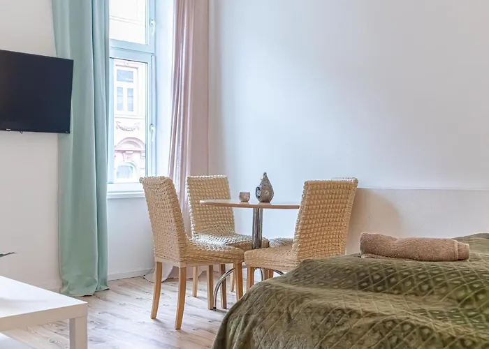 Charming 2br With Location In *