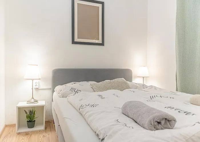 Charming 2br With Location In